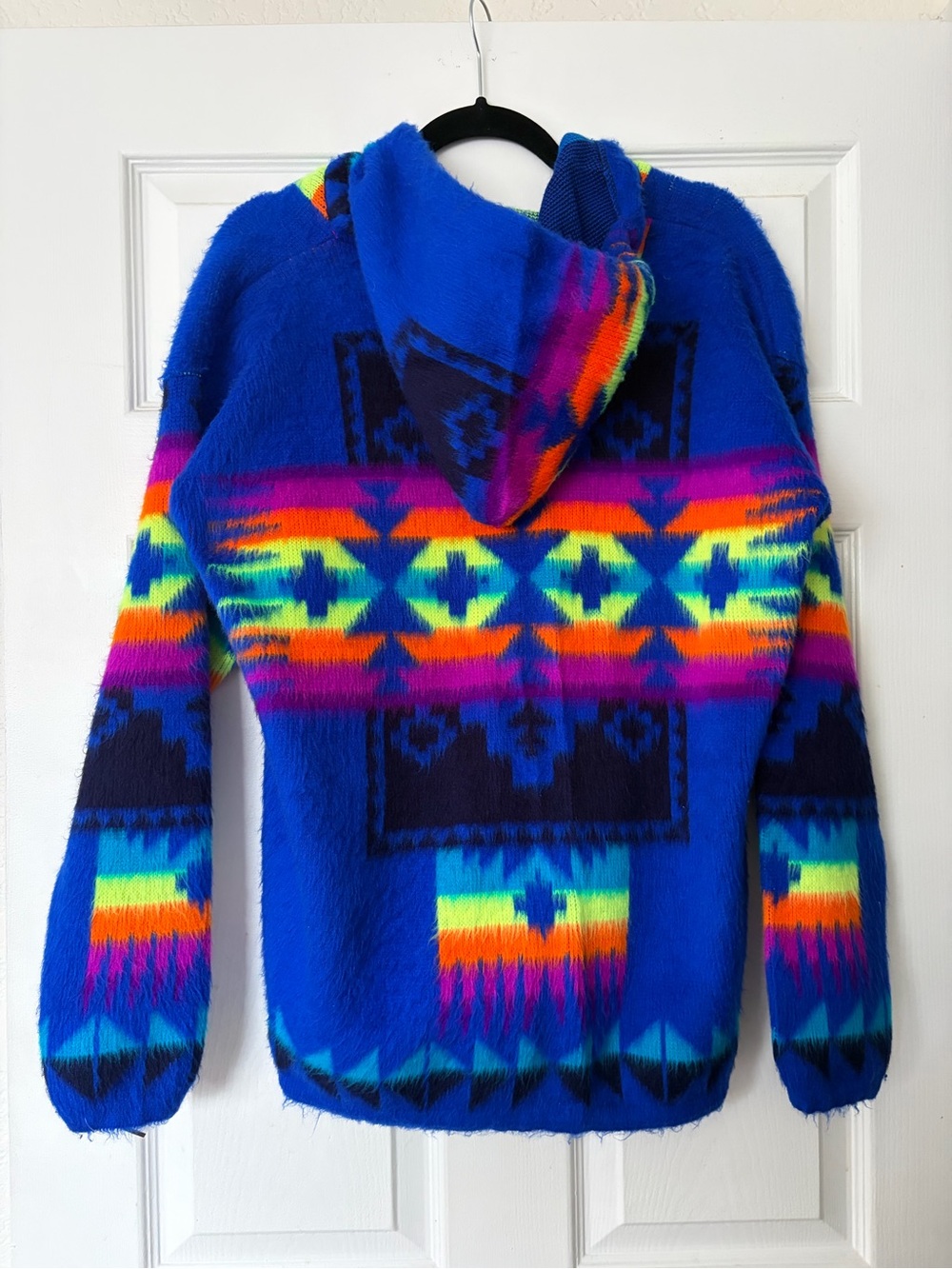 Beautiful Artesanias Tuntaquimba Wool Zip Up Hoodie from Ecuador - Picture 4 of 4